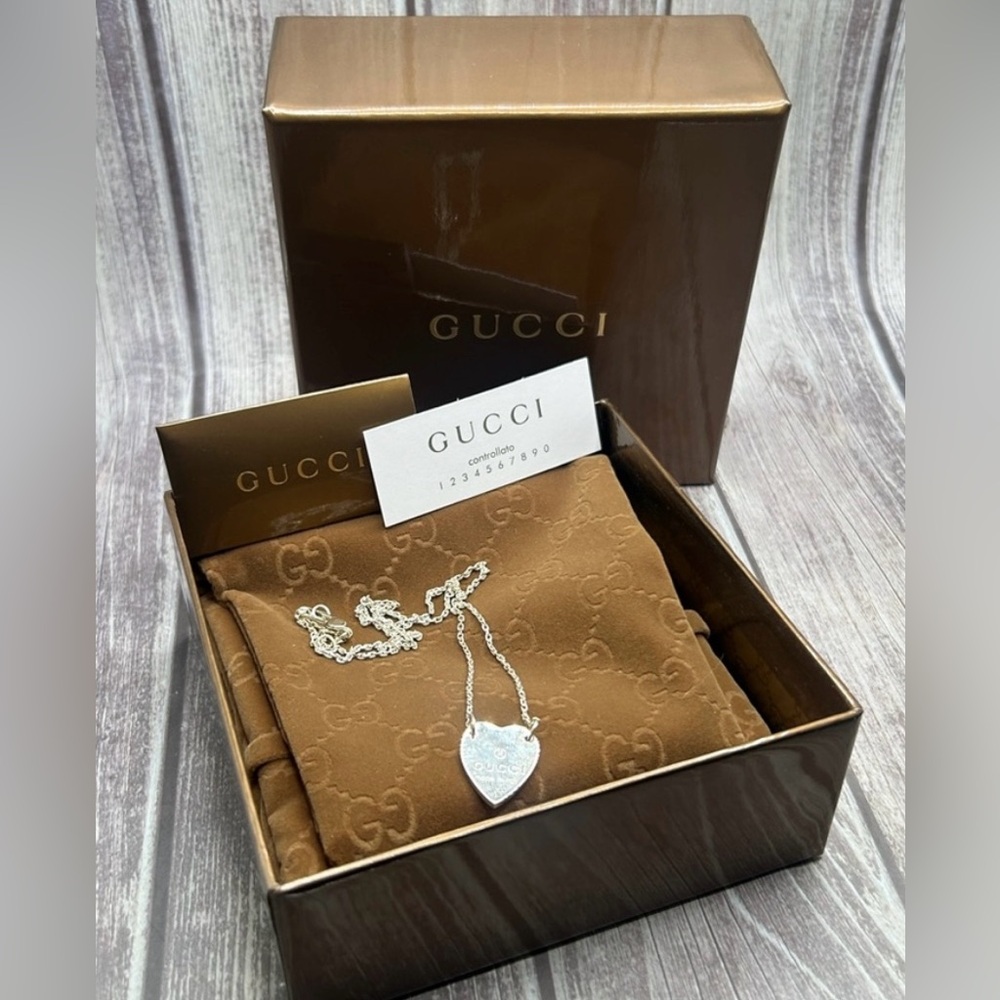SOLD❤️ GUCCI Trademark Heart Silver Logo Necklace w/ Box & Dust Bag - Picture 2 of 16